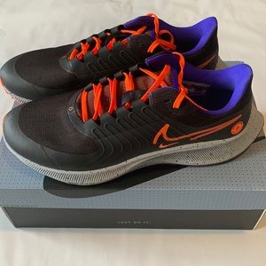 Nike Men’s Air Zoom Pegasus 38 Shield Water Resistant Running Shoes - size 10